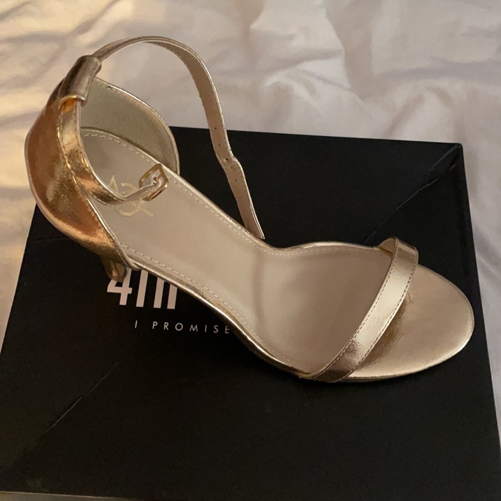 Basic gold heels - Picture 3 of 6